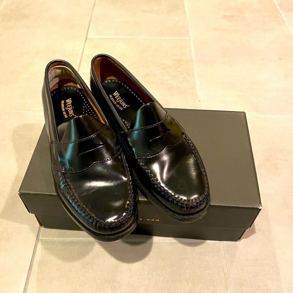 Mens Weejuns by Bass Black Leather loafers size 8E EUC barely worn!